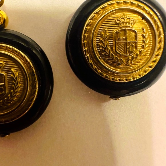 Vintage RUNWAY Rare Liz Claiborne black/Goltone/Pierced Drop Earrings 1.25" - Picture 2 of 4